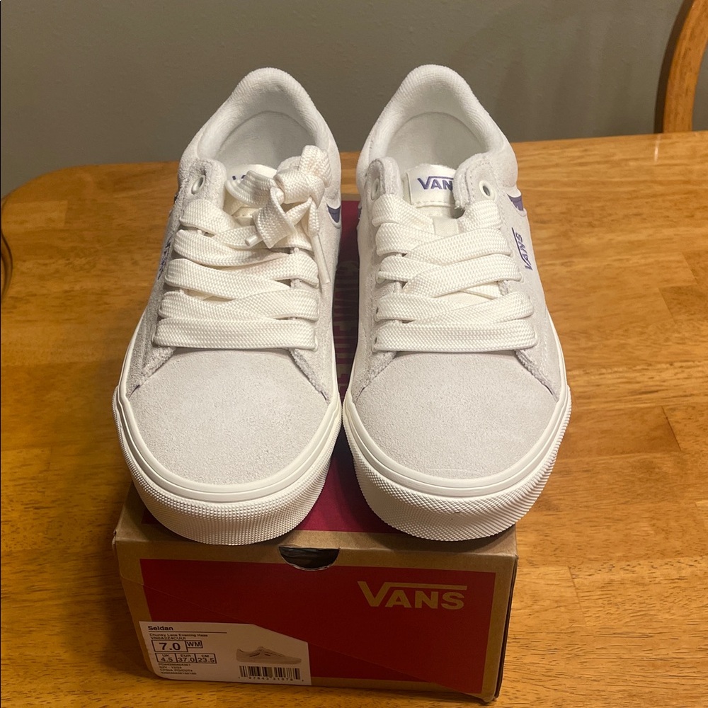 New Vans Retro Inspired Women's Sz 7 Classic White and Purple Seldan Shoes - Picture 2 of 3